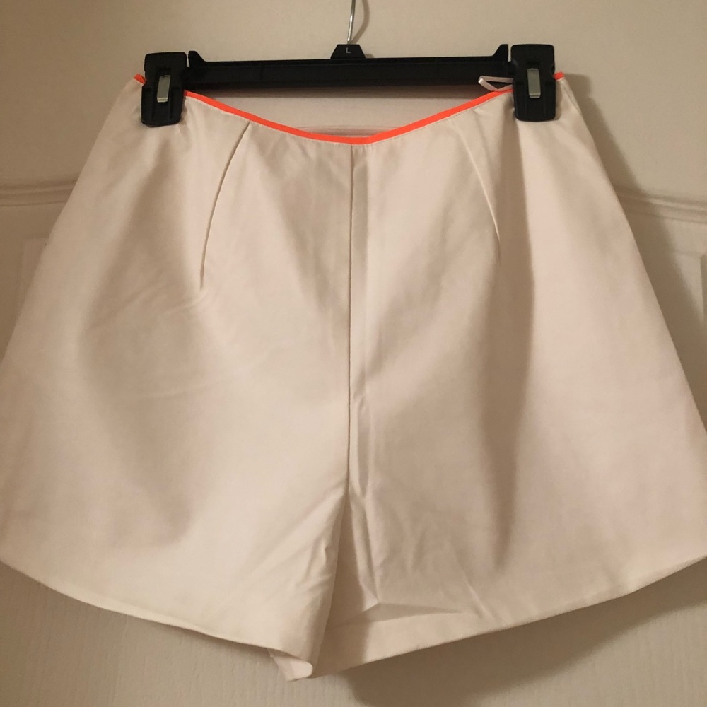 White dressy shorts - Picture 4 of 5
